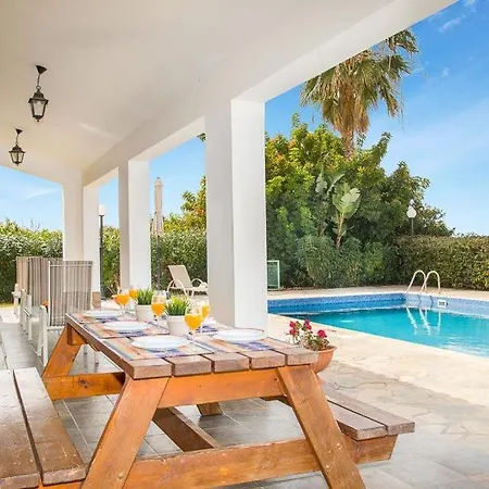 Sleeps 8 With Pool Air Con And Wifi Argaka