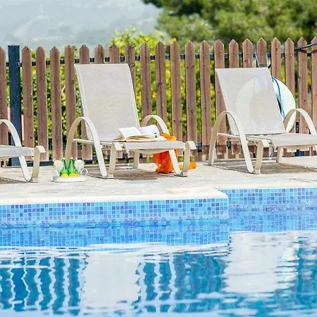 Sleeps 8 With Pool Air Con And Wifi Argaka