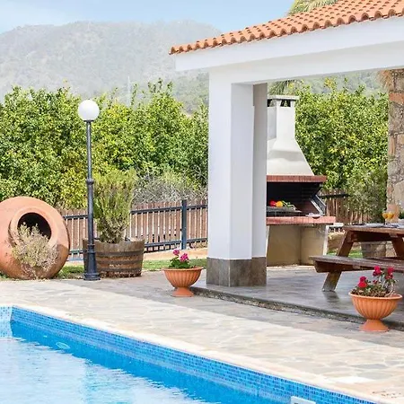 Sleeps 8 With Pool Air Con And Wifi Villa