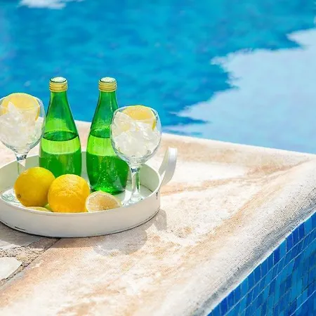 Sleeps 8 With Pool Air Con And Wifi Vilă *
