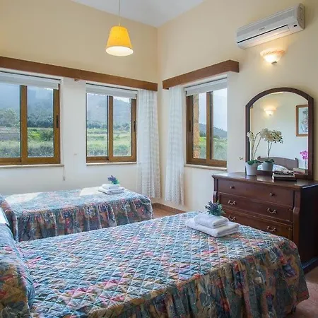 Villa Sleeps 8 With Pool Air Con And Wifi Argaka
