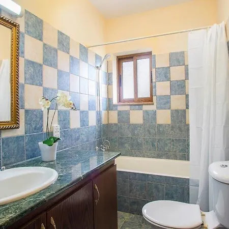 Sleeps 8 With Pool Air Con And Wifi Villa