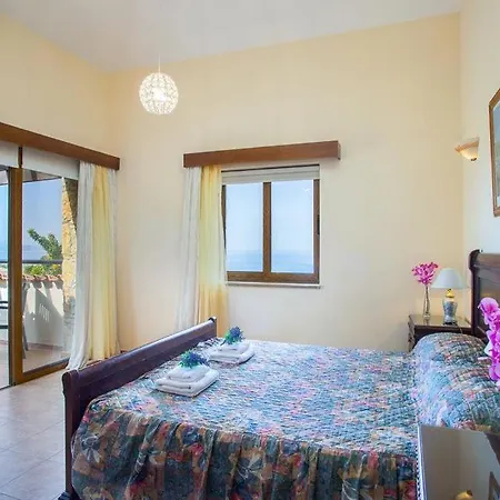 Sleeps 8 With Pool Air Con And Wifi