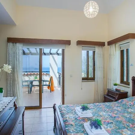 Sleeps 8 With Pool Air Con And Wifi